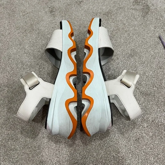 Sorel kinetic Y strap Black and White Strappy Sandals size 8 - Picture 5 of 7